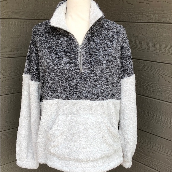 Doe & Rae Fuzzy Pullover - Picture 2 of 8